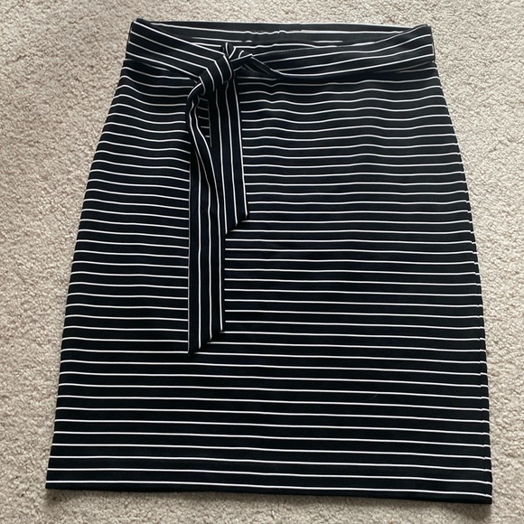 LOFT skirt - Picture 2 of 6